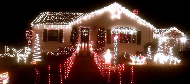 The Zompa Family\'s display doesn\'t dance or blink in time to music, but it does draw a crowd. The display features about 9,000 lights, which adorn nearly every inch of the house, including the roof!