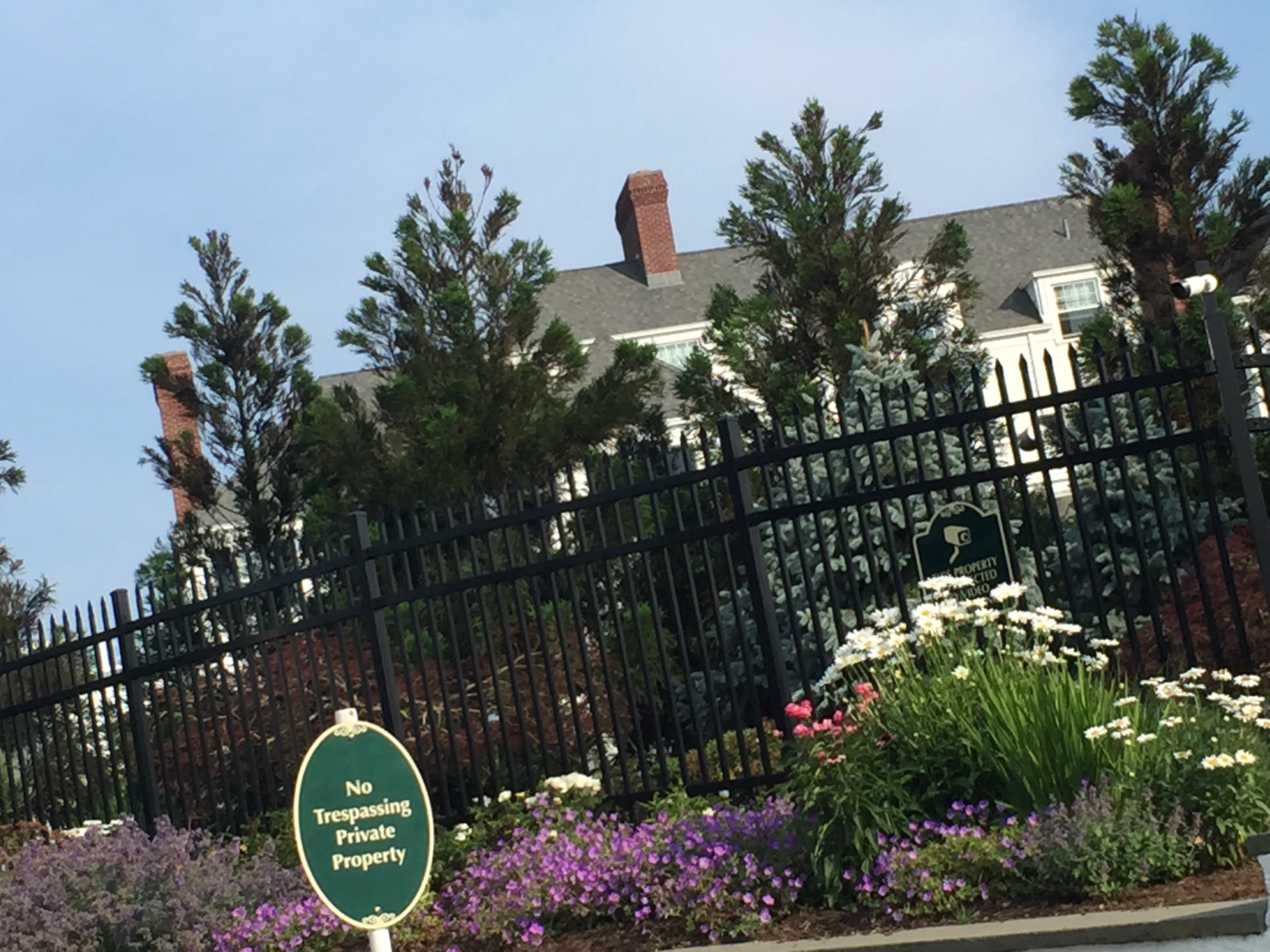 Drive-by picture of Taylor Swift's "humble" abode.