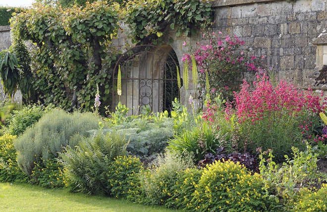 12 Beautiful Gardens to Inspire You